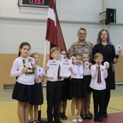 Ierindas skatē 1.-4.kl.grupā 1.vietu ieguva 1.klase!