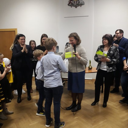 SMU "RIT"-saņemot Simpātiju balvu no Izglītības nodaļas