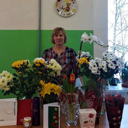 Košs ziedu PALDIES mūsu pavārītei LAIMAI!