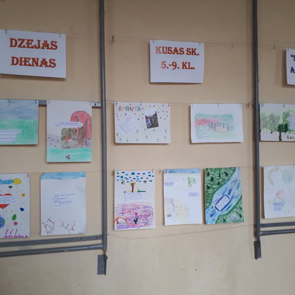 Dzejas dienu izstāde skolā.