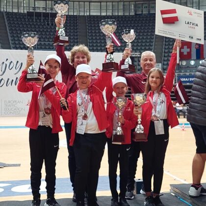 Eiropā sudrabs! A.Sidrevics- pirmais no kreisās. 2022.g sept.