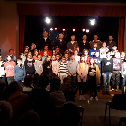 Skolas soma - Barkavā ar vīru kopu "Vilki"