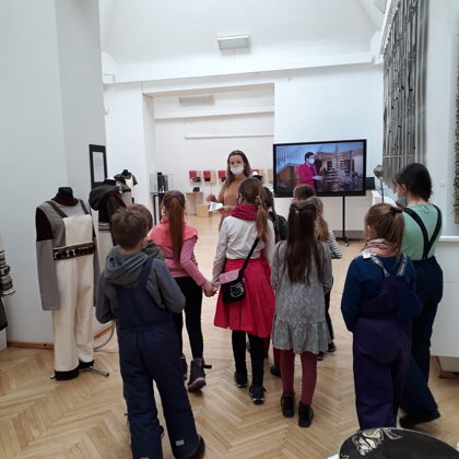 2.-3.klase, apmeklējot muzeju 4.03.