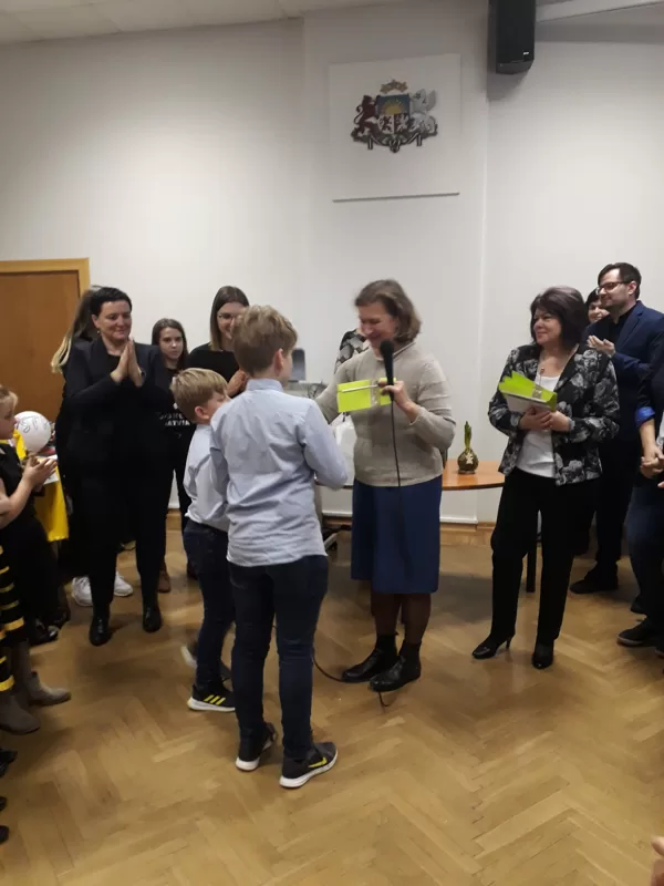 SMU "RIT"-saņemot Simpātiju balvu no Izglītības nodaļas