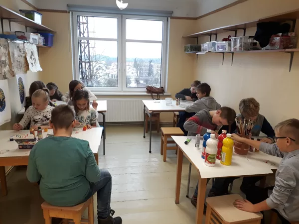 Skolas somas ietvaros 4.klase radošajā nodarbībā apmeklēja Madonas bērnu mākslas skolu
