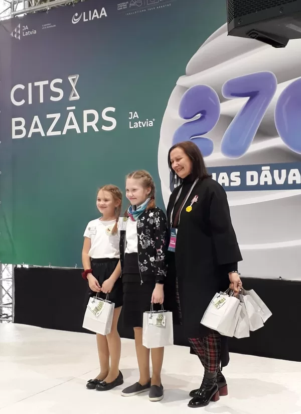 saņemot žūrijas Simpātiju balvu par Pitch prezentāciju